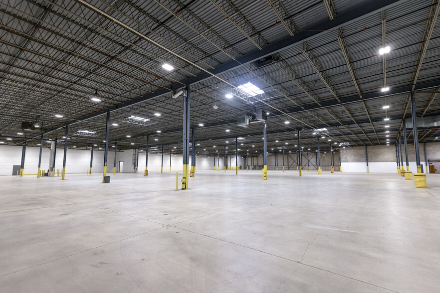 75 Carter Dr, Edison, NJ à louer - Photo de l’immeuble – Image 3 sur 9