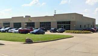 Plus de détails pour 1300 Metro East Dr, Pleasant Hill, IA - Local d'activités à louer