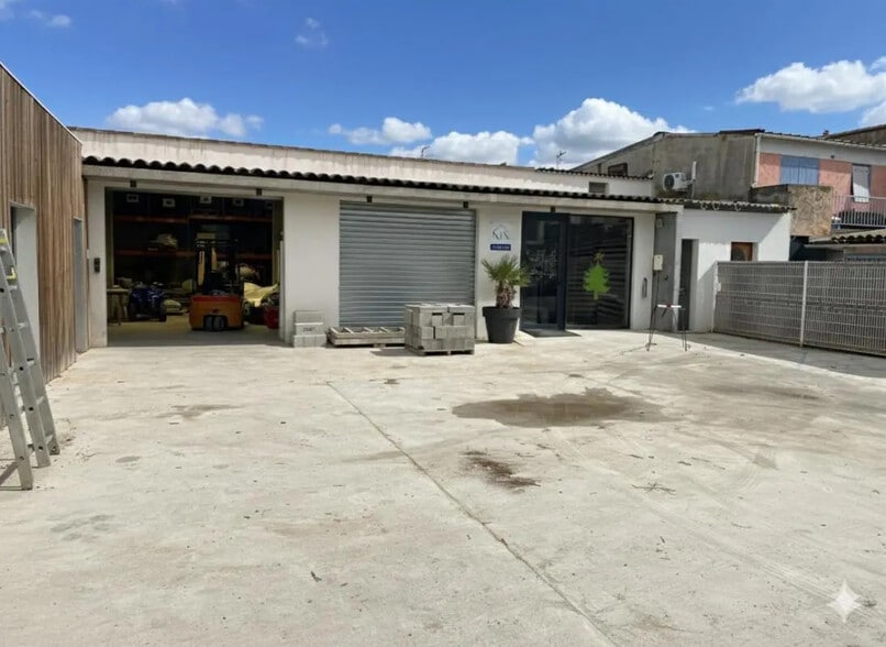 Local d’activités dans La Crau à louer - Photo de l’immeuble – Image 1 sur 8