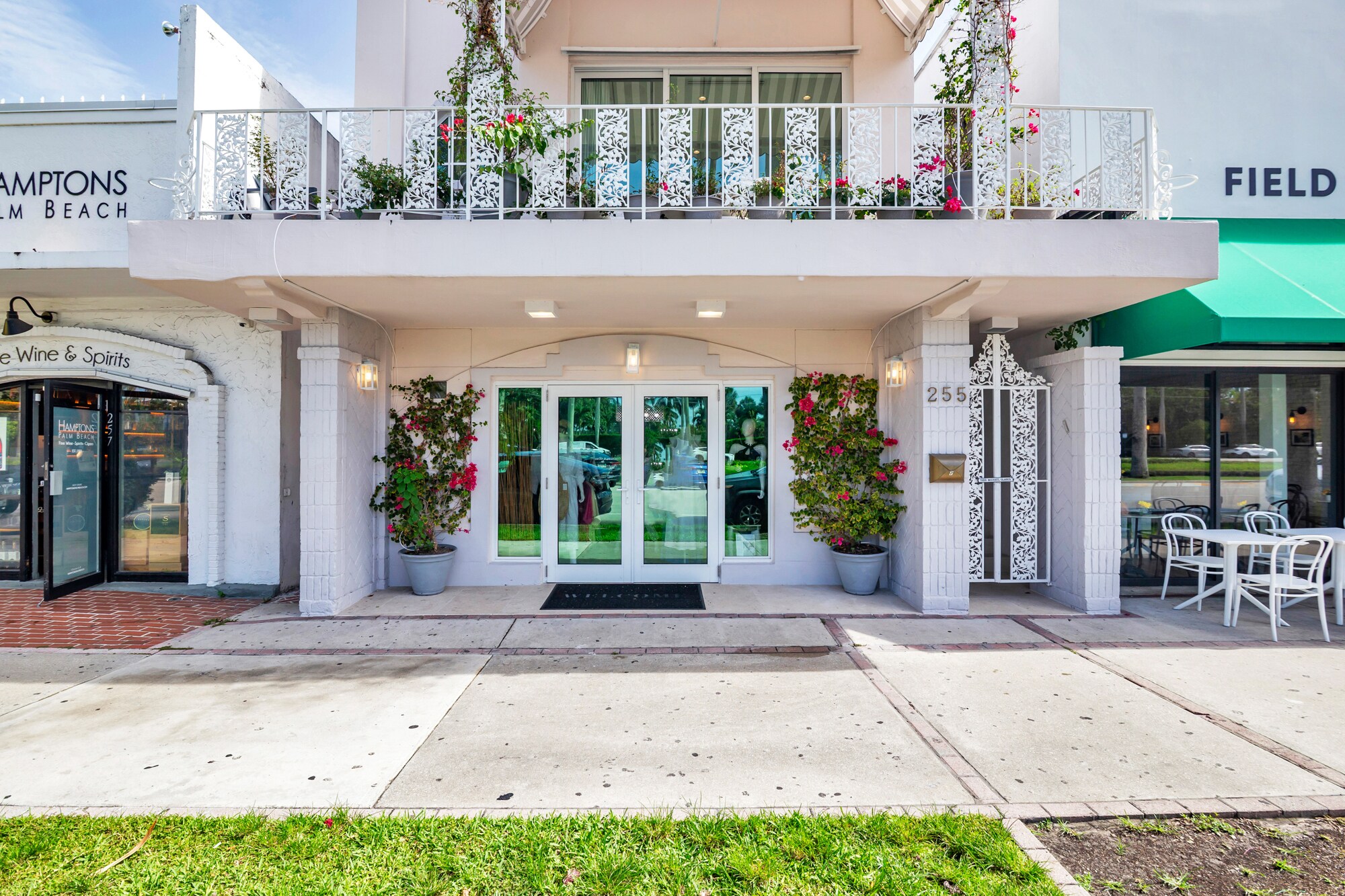 255 Royal Poinciana Way, Palm Beach, FL à louer Photo de l’immeuble– Image 1 sur 21