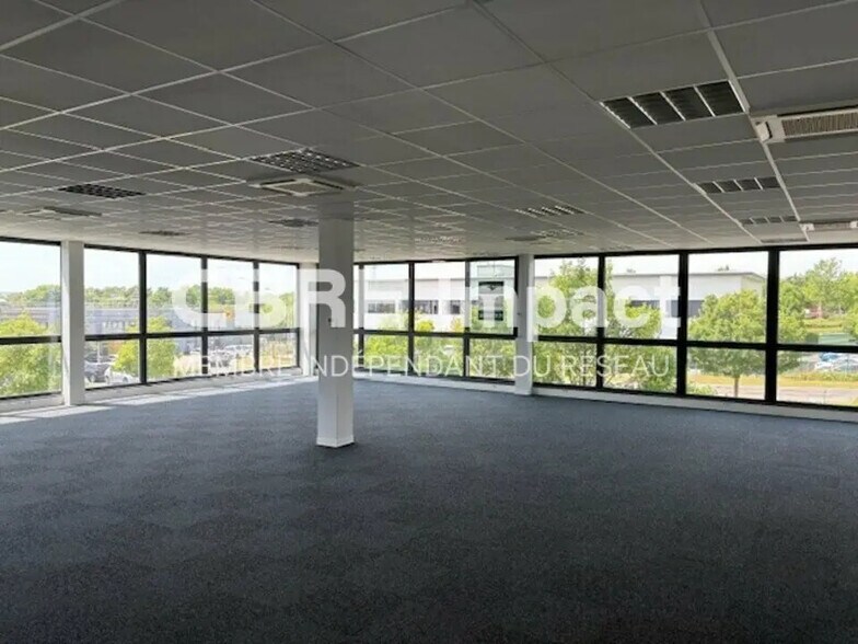 Bureau dans Reims à louer - Photo de l’immeuble – Image 2 sur 8