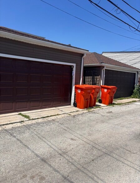 2209 N Mango Ave, Chicago, IL à vendre - Photo de l’immeuble – Image 3 sur 24
