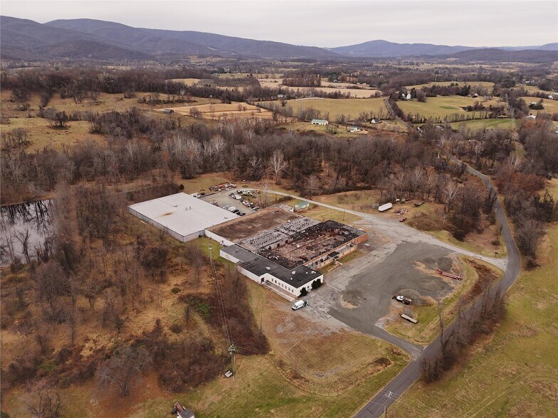 113 Aileen Rd, Flint Hill, VA à vendre - Photo de l’immeuble – Image 2 sur 62