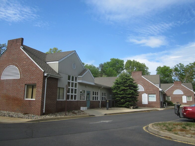 65 Lacey Rd, Whiting, NJ à vendre - Photo de l’immeuble – Image 2 sur 8