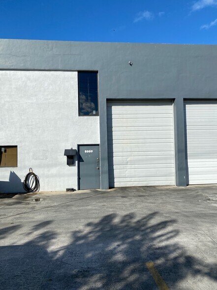 8001-8037 NW 54th St, Doral, FL à louer - Photo de l’immeuble – Image 3 sur 7