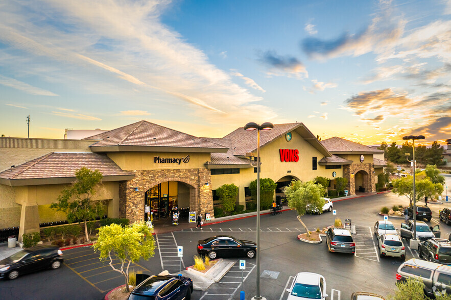 2511 Anthem Village Dr, Henderson, NV à louer - Photo de l’immeuble – Image 1 sur 25