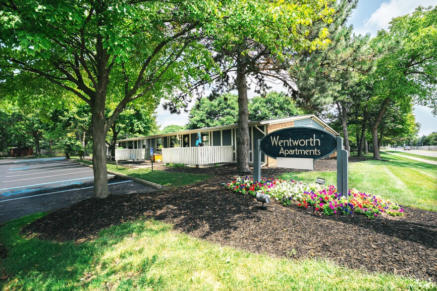 27010 Wentworth Dr, Roseville, MI à vendre - Photo de l’immeuble – Image 1 sur 13