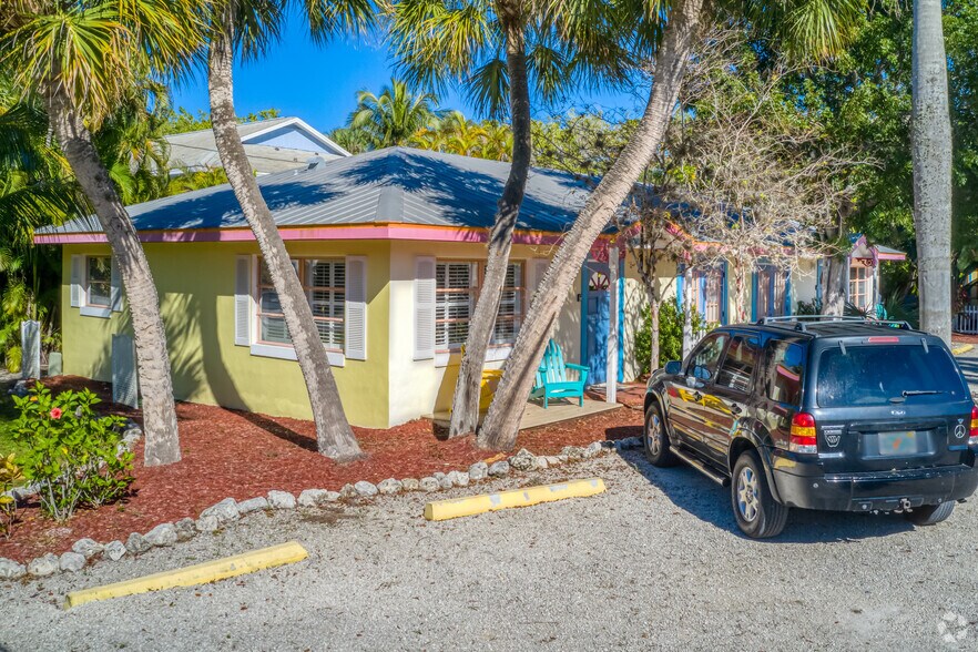 706 Donax St, Sanibel, FL à vendre - Photo de l’immeuble – Image 2 sur 31