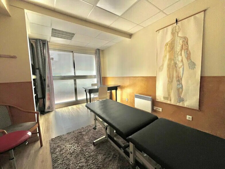 Bureau dans Cagnes-sur-Mer à louer - Photo de l’immeuble – Image 3 sur 5