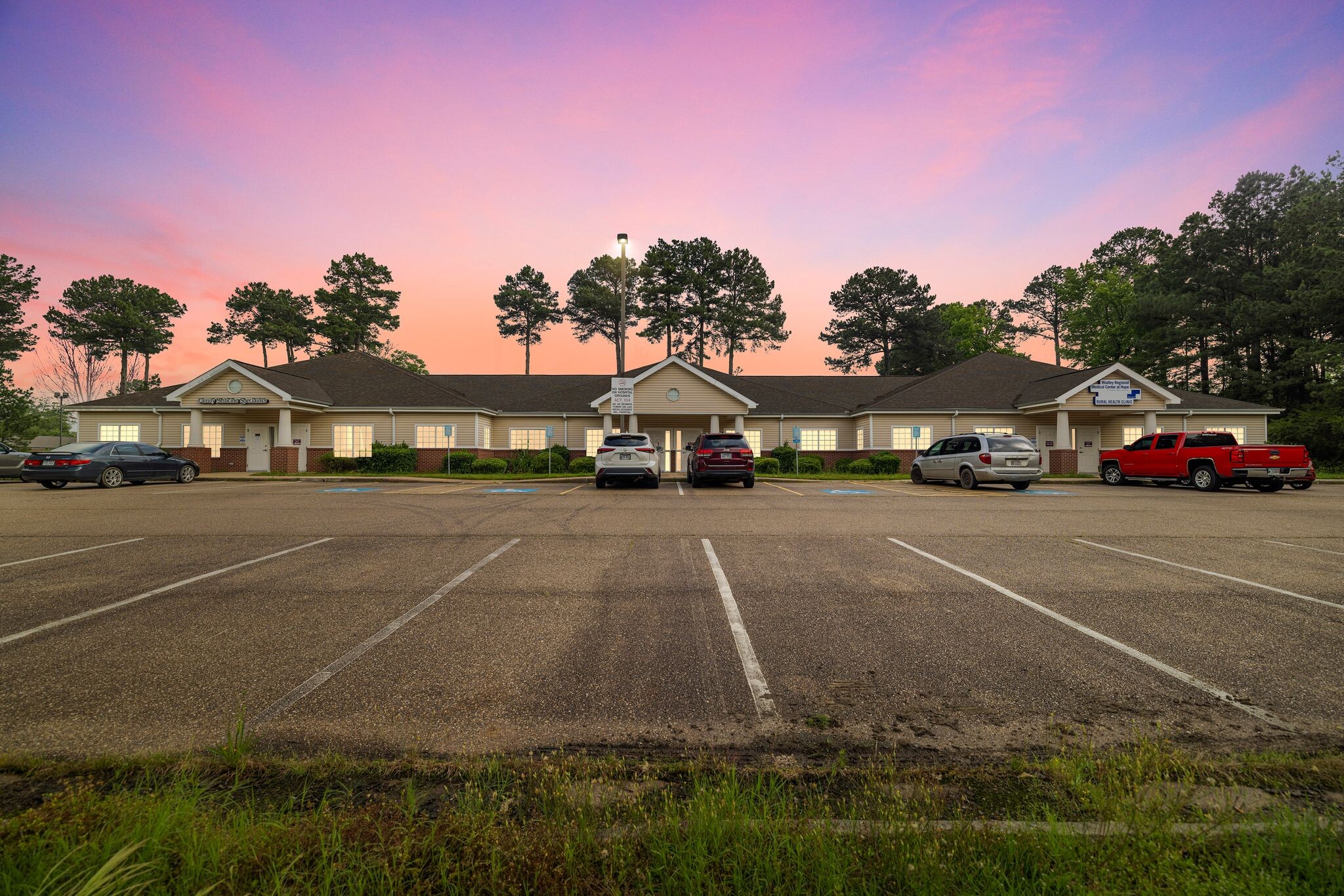 302 Bill Clinton Dr, Hope, AR à louer Photo de l’immeuble– Image 1 sur 7