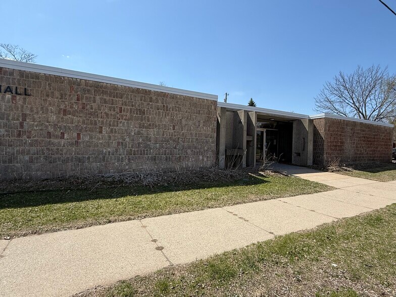 1204 7th St S, Saint Cloud, MN à vendre - Photo de l’immeuble – Image 2 sur 24