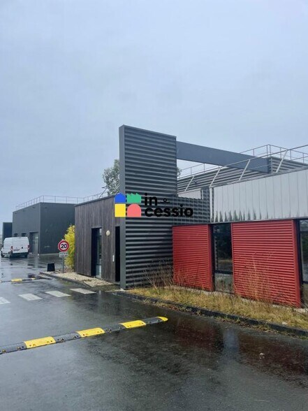 Local d'activités dans Connerré à vendre - Photo de l’immeuble – Image 1 sur 11
