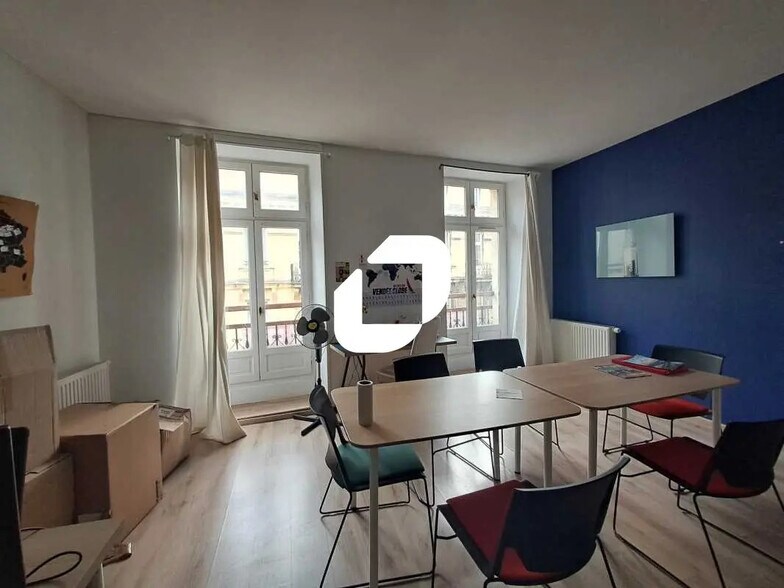 Bureau dans Bordeaux à louer - Photo de l’immeuble – Image 2 sur 11
