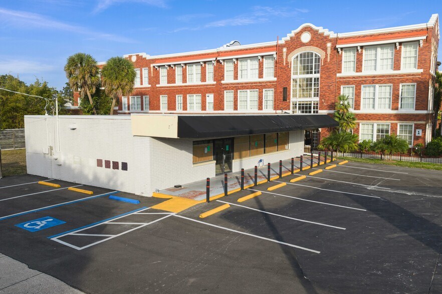 1021 W Swann Ave, Tampa, FL à louer - Photo de l’immeuble – Image 2 sur 5