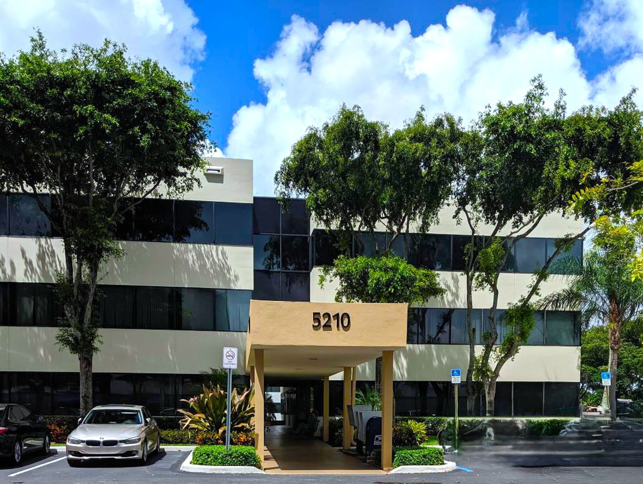 5210 Linton Blvd, Delray Beach, FL à louer Photo de l’immeuble– Image 1 sur 12