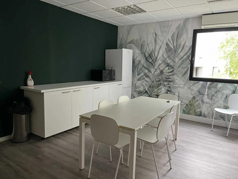 240 Rue Ferdinand Perrier, Saint-Priest à louer - Photo de l’immeuble – Image 3 sur 14