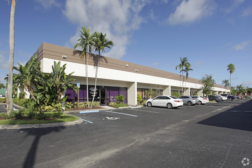 5400 S University Dr, Davie, FL à vendre - Photo de l’immeuble – Image 2 sur 7