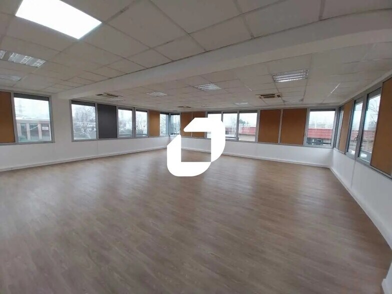 Bureau dans Massy à louer - Photo de l’immeuble – Image 3 sur 4