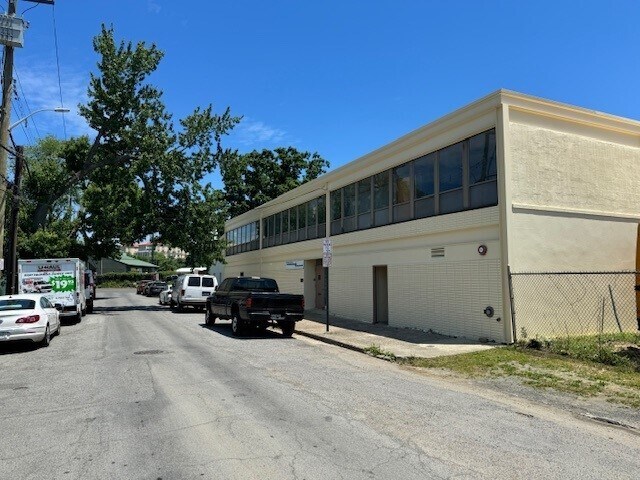 111 Plain Ave, New Rochelle, NY à vendre - Photo de l’immeuble – Image 2 sur 26