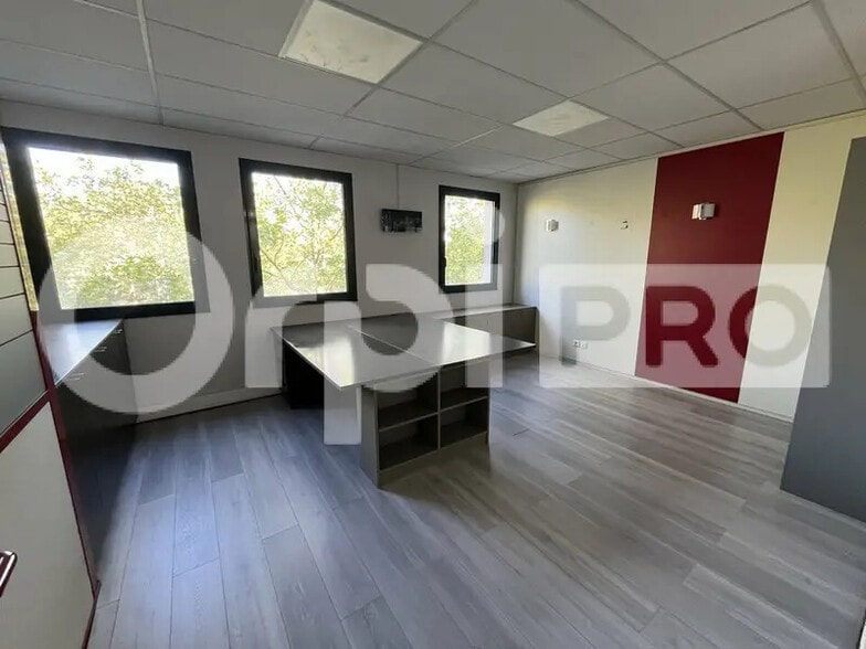 Bureau dans Saint-Genis-Laval à vendre - Photo intérieure – Image 3 sur 9