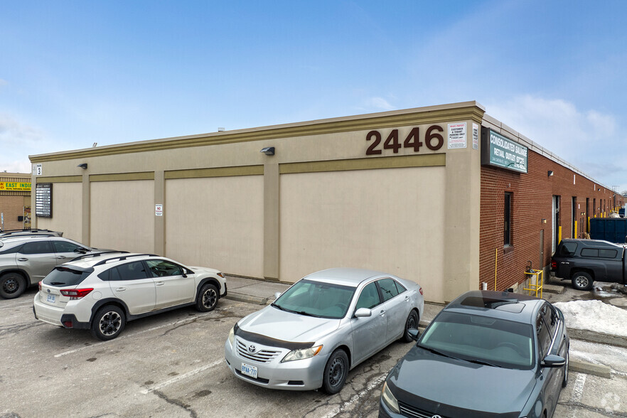 2446 Cawthra Rd, Mississauga, ON à louer - Photo de l’immeuble – Image 2 sur 4
