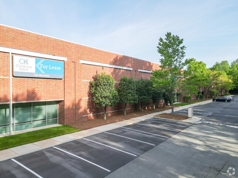 6431 Reames Rd, Charlotte, NC à louer - Photo de l’immeuble – Image 2 sur 4