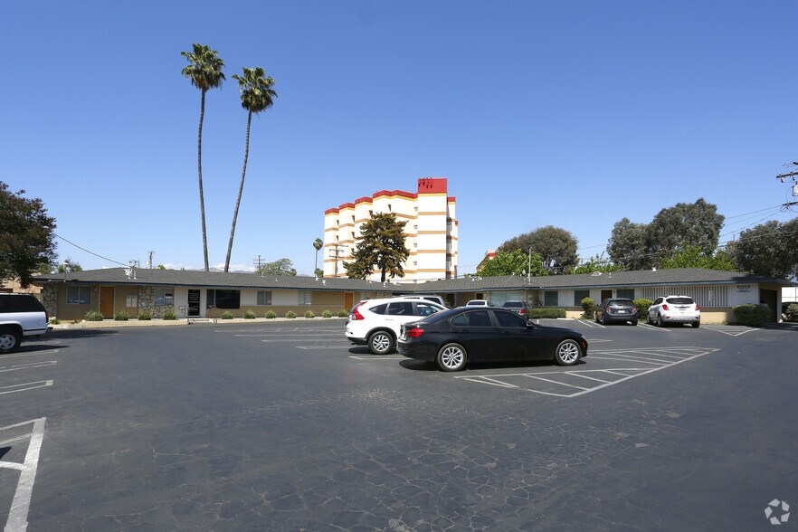 1031 E Latham Ave, Hemet, CA à louer - Photo de l’immeuble – Image 2 sur 6