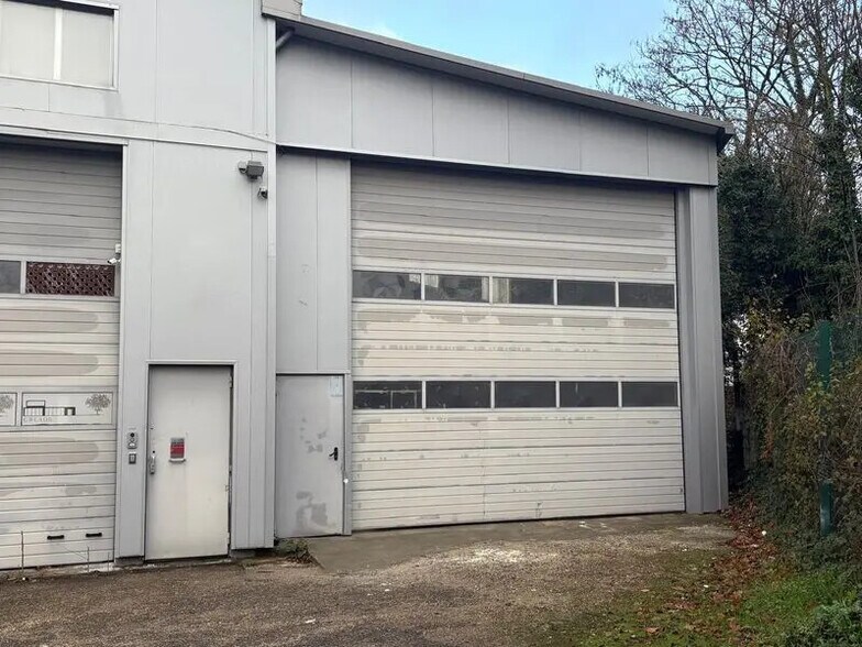 Bureau dans Sucy-en-Brie à louer - Photo de l’immeuble – Image 1 sur 9