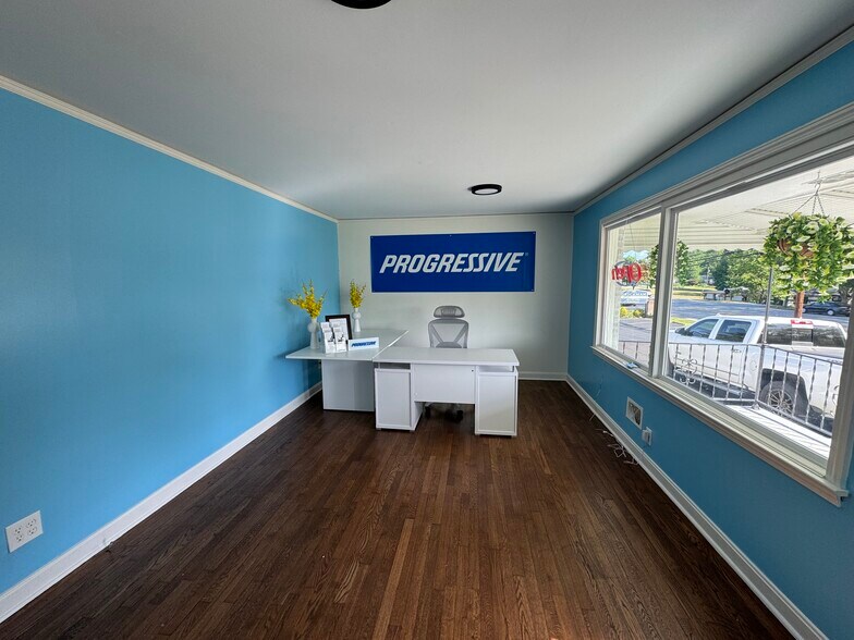 715 NE Main St, Simpsonville, SC à louer - Photo de l’immeuble – Image 2 sur 6