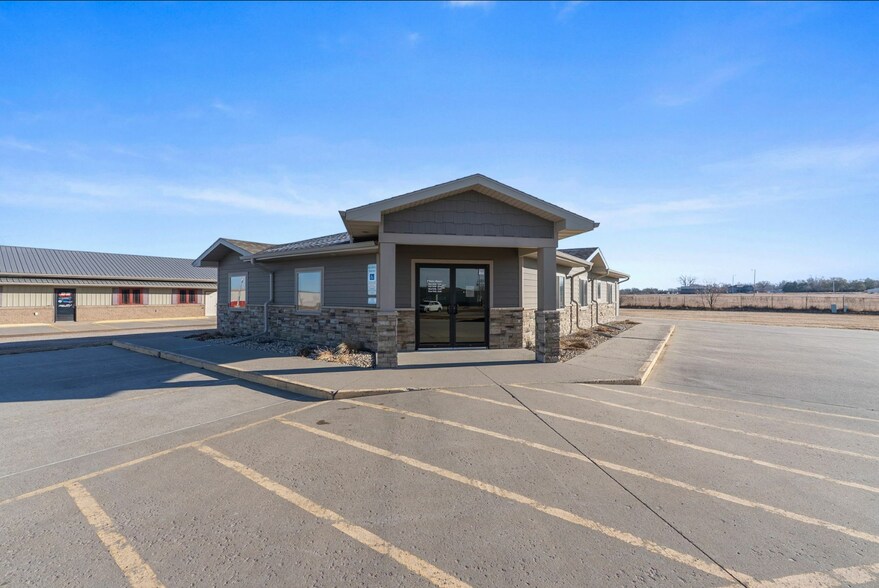 504 N 16th St, Beresford, SD à vendre - Photo de l’immeuble – Image 2 sur 9