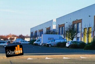 Plus de détails pour Local d'activités à louer