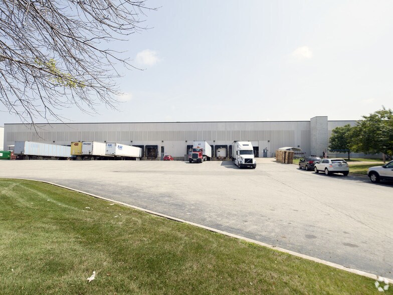 1380 Corporate Dr, McHenry, IL à vendre - Photo de l’immeuble – Image 2 sur 3