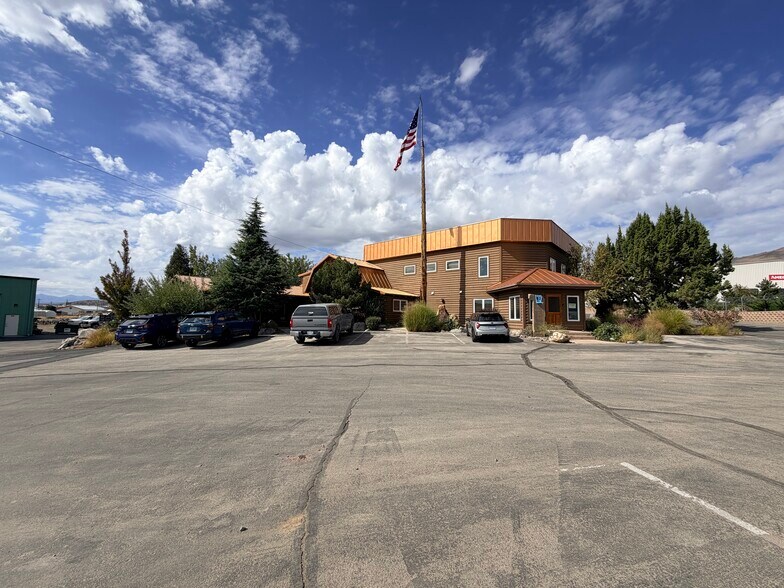 61 Industrial Pky, Carson City, NV à louer - Photo de l’immeuble – Image 2 sur 15
