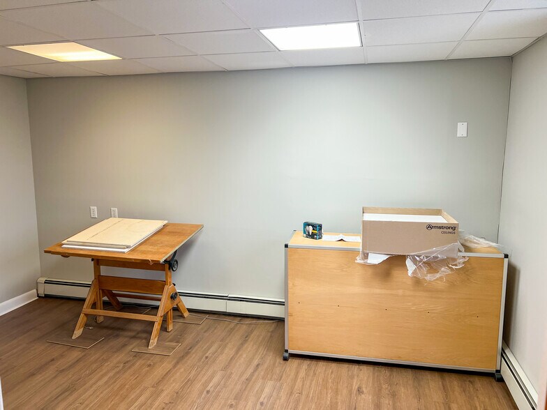 374 N Midland Ave, Saddle Brook, NJ à louer - Photo de l’immeuble – Image 3 sur 10