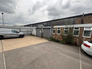 Plus de détails pour Hazel Rd, Southampton - Industriel/Logistique à louer