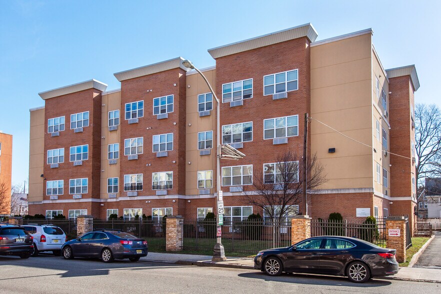 120 Halsted St, East Orange, NJ à vendre - Photo de l’immeuble – Image 3 sur 4