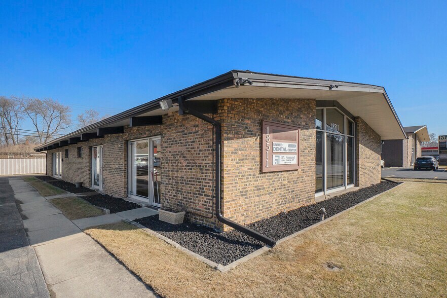 18511 Torrence, Lansing, IL à vendre - Photo de l’immeuble – Image 2 sur 26