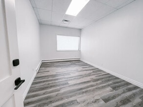 340-390 Saskatoon St, London, ON à louer Photo intérieure– Image 1 sur 7
