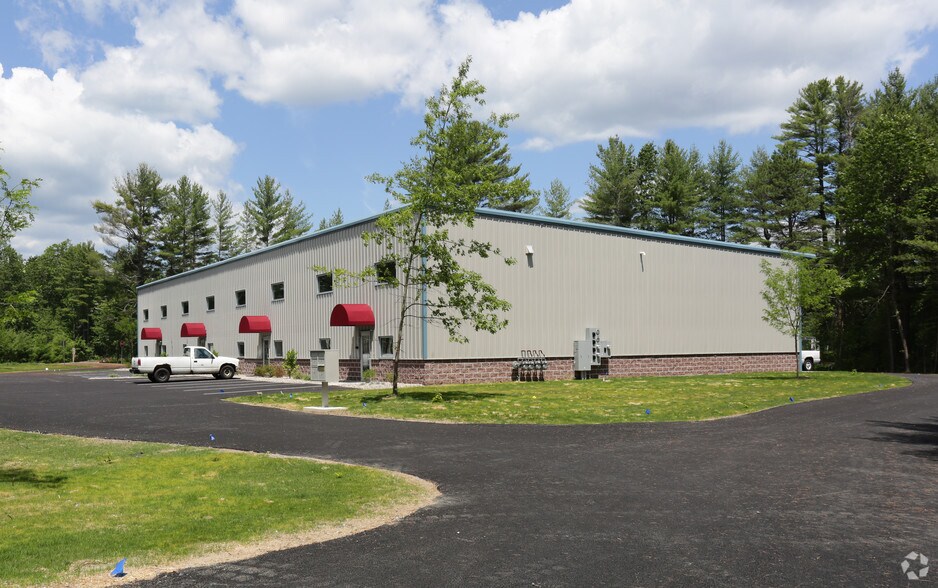 75 Carey Rd, Queensbury, NY à louer - Photo principale – Image 1 sur 9