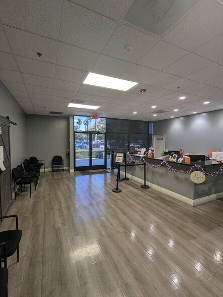 3015 Calloway Dr, Bakersfield, CA à louer - Photo de l’immeuble – Image 2 sur 14