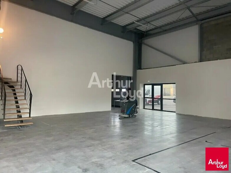Local d'activités dans Bruz à vendre - Photo de l’immeuble – Image 3 sur 8