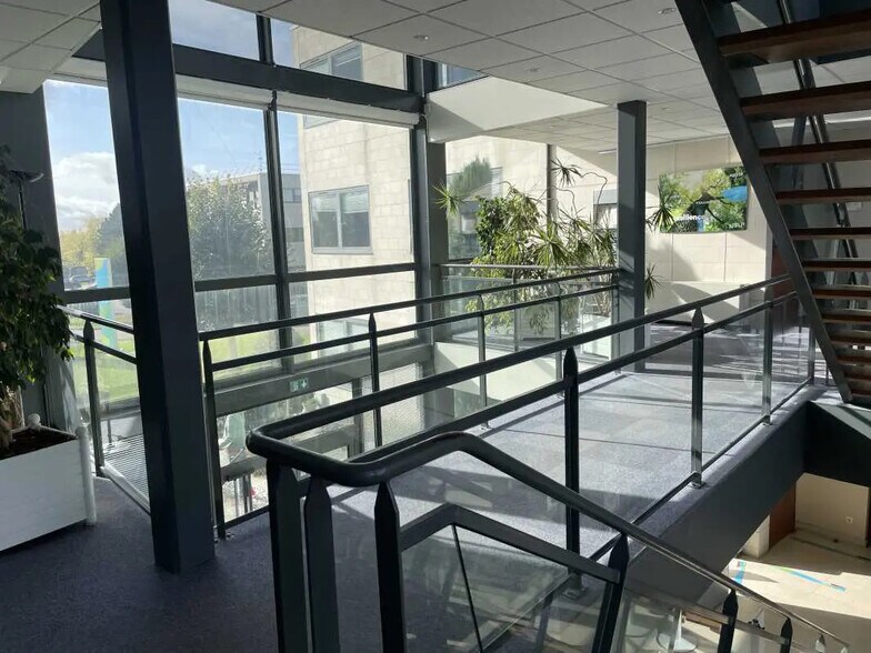 Bureau dans Mont-Saint-Aignan à vendre - Photo de l’immeuble – Image 2 sur 13