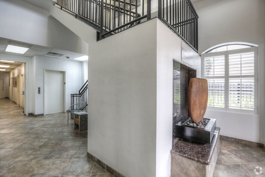 5905 Winsome Ln, Houston, TX à louer - Hall d’entrée – Image 3 sur 25