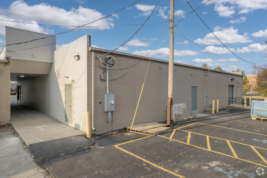 4558 Monroe St, Toledo, OH à louer - Photo de l’immeuble – Image 3 sur 5