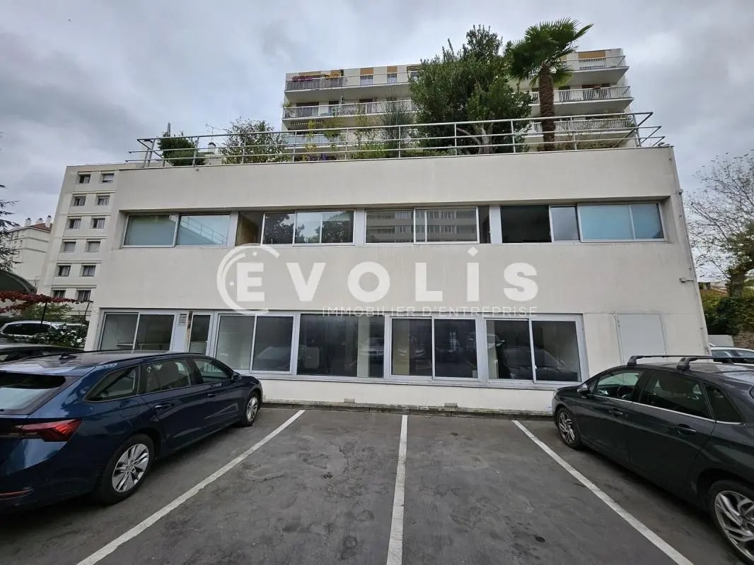 Local d'activités dans Montrouge à vendre Photo de l’immeuble– Image 1 sur 16