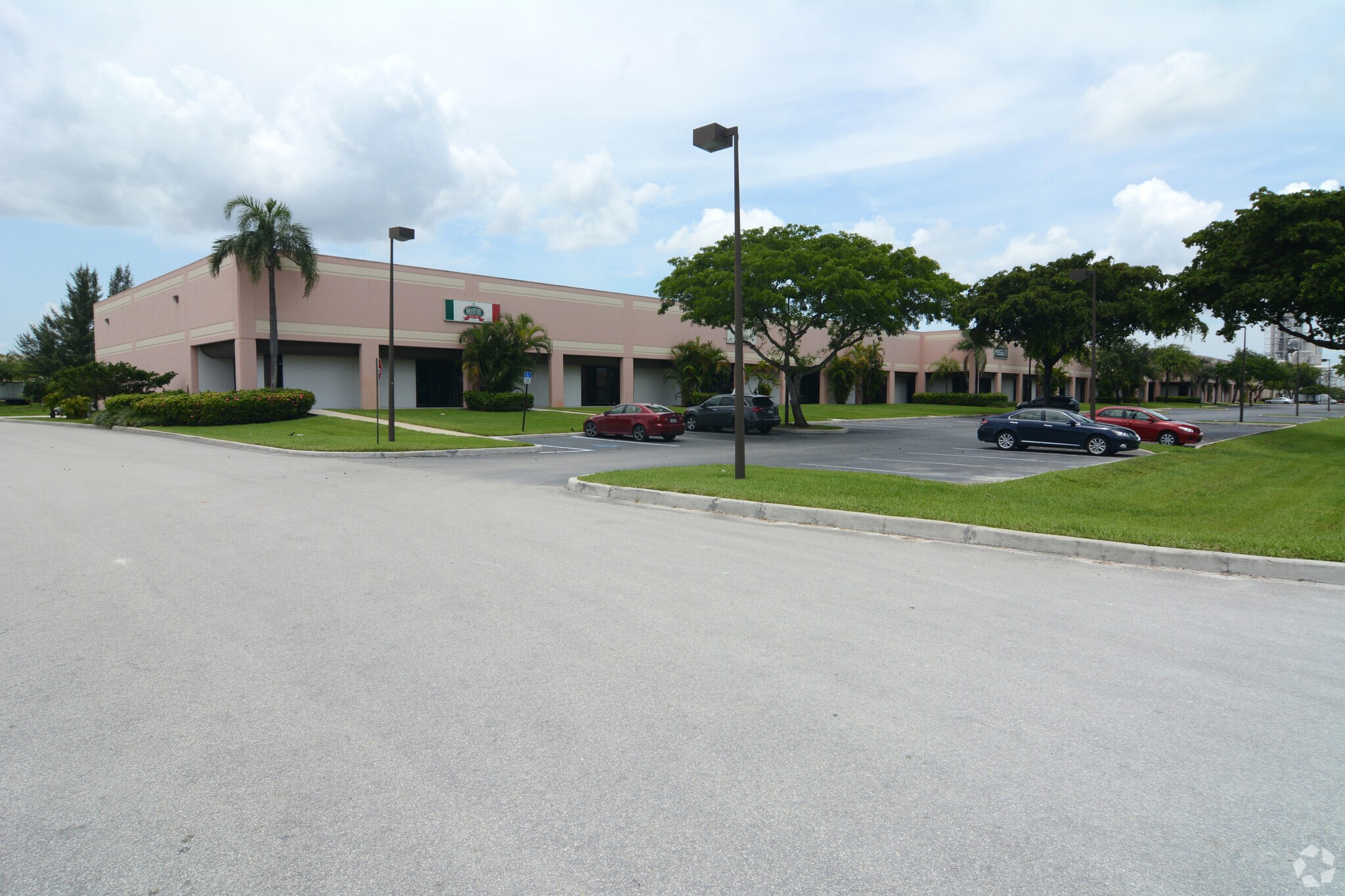 11700 Nw 102nd Rd, Medley, FL à louer Photo principale– Image 1 sur 8