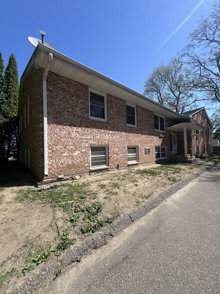 1426 Frost Ave E, Maplewood, MN à vendre - Photo de l’immeuble – Image 2 sur 13