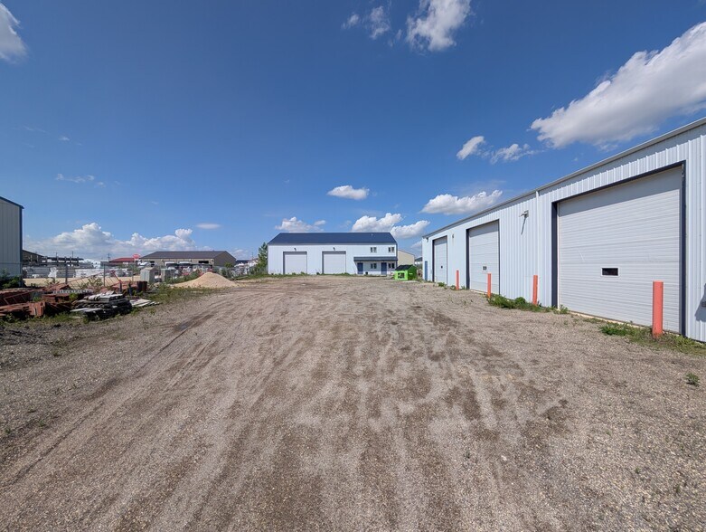 949 Redonda St, Winnipeg, MB à louer - Photo de l’immeuble – Image 3 sur 15