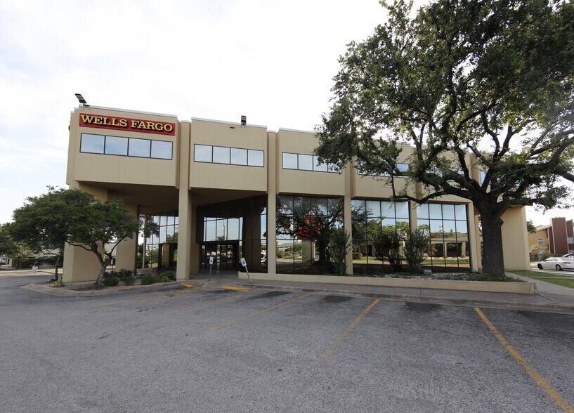 9800 N Lamar Blvd, Austin, TX à louer - Photo de l’immeuble – Image 2 sur 14