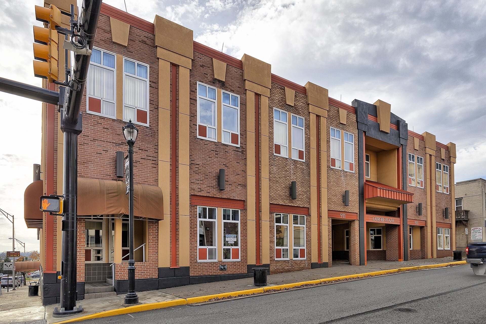 911 Ligonier St, Latrobe, PA à vendre Photo de l’immeuble– Image 1 sur 22